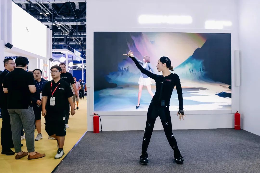 “AI+智能显示”引领未来 K8凯发新品InfoComm展大放异彩