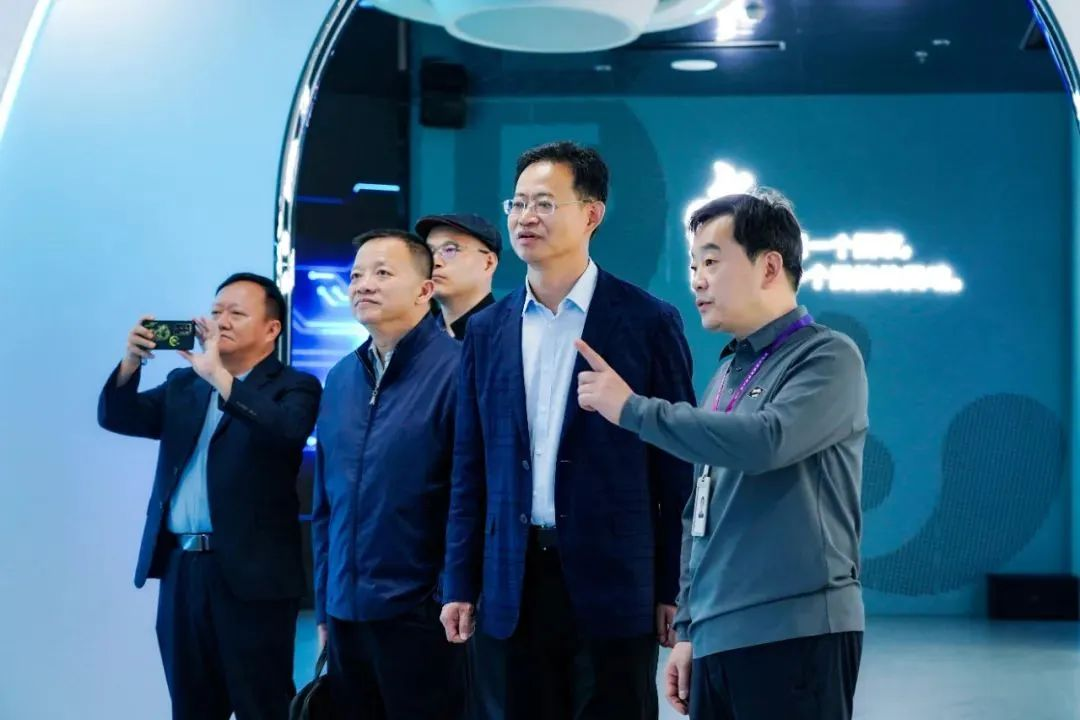 2024120602 国家广电总局发展研究中心一行赴K8凯发励丰文化调研指导